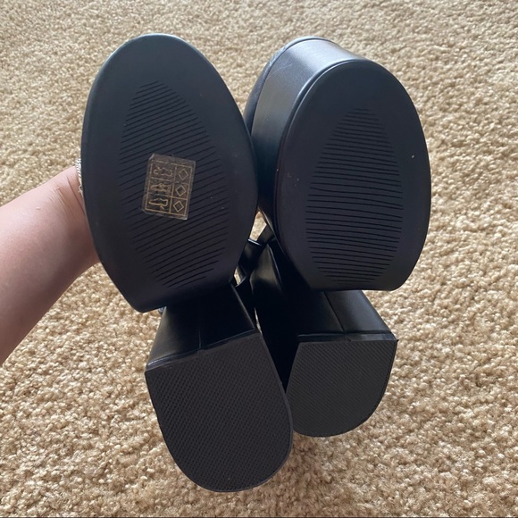 Black platform heels - Picture 6 of 10